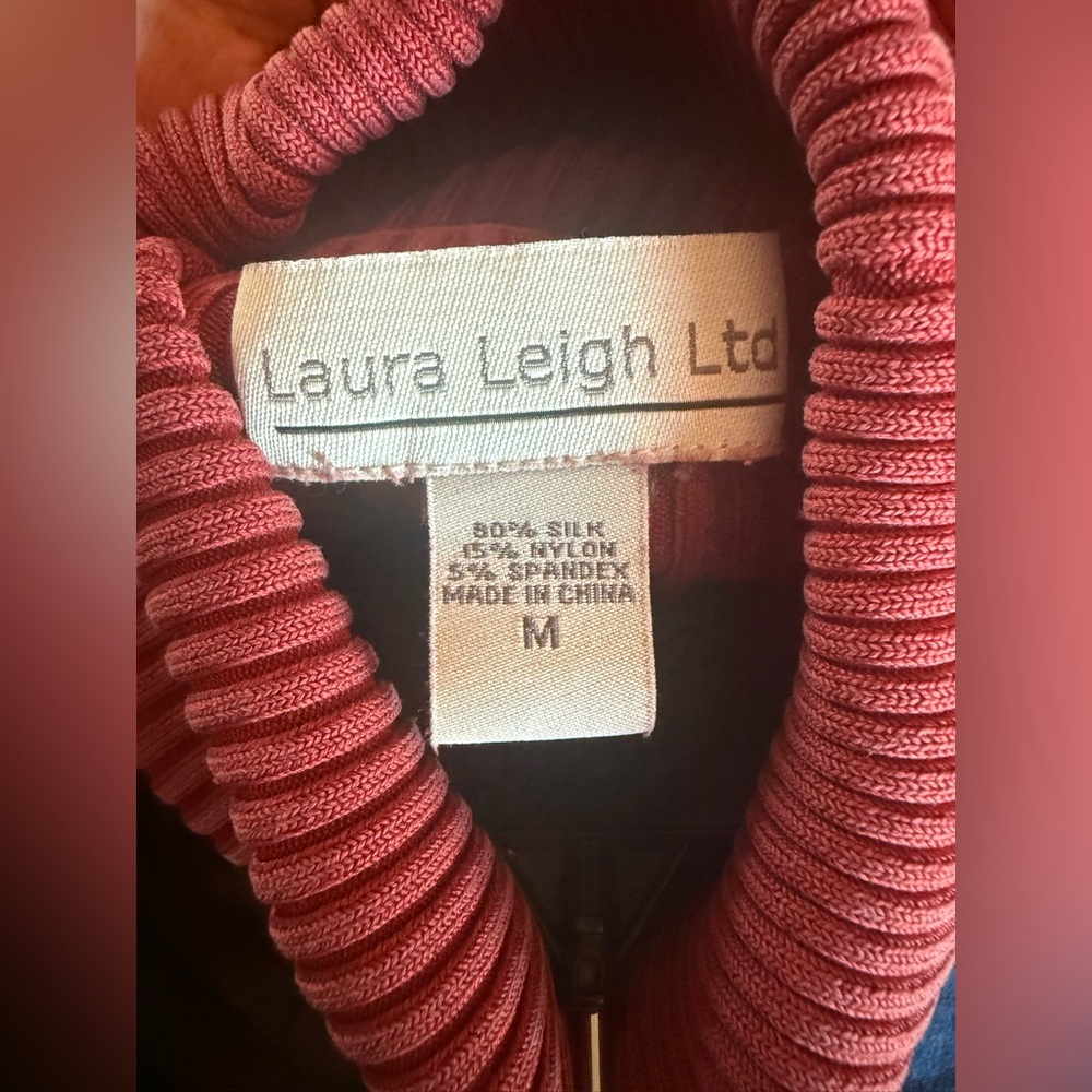 VINTAGE Laura Leigh Red Ribbed Turtleneck - Picture 3 of 3